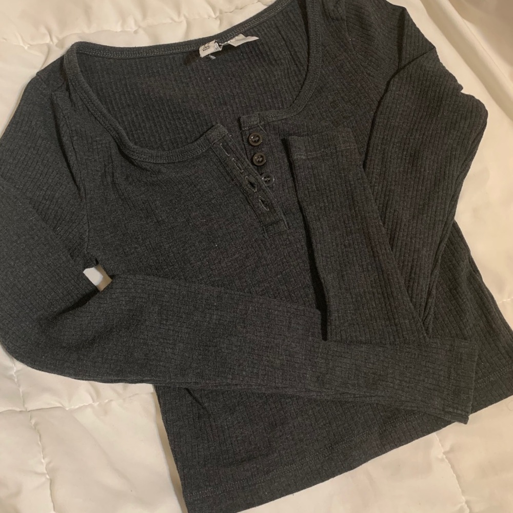 Cropped long sleeve top